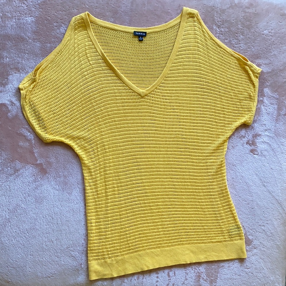 TORRID Cold Shoulder Knitted stop